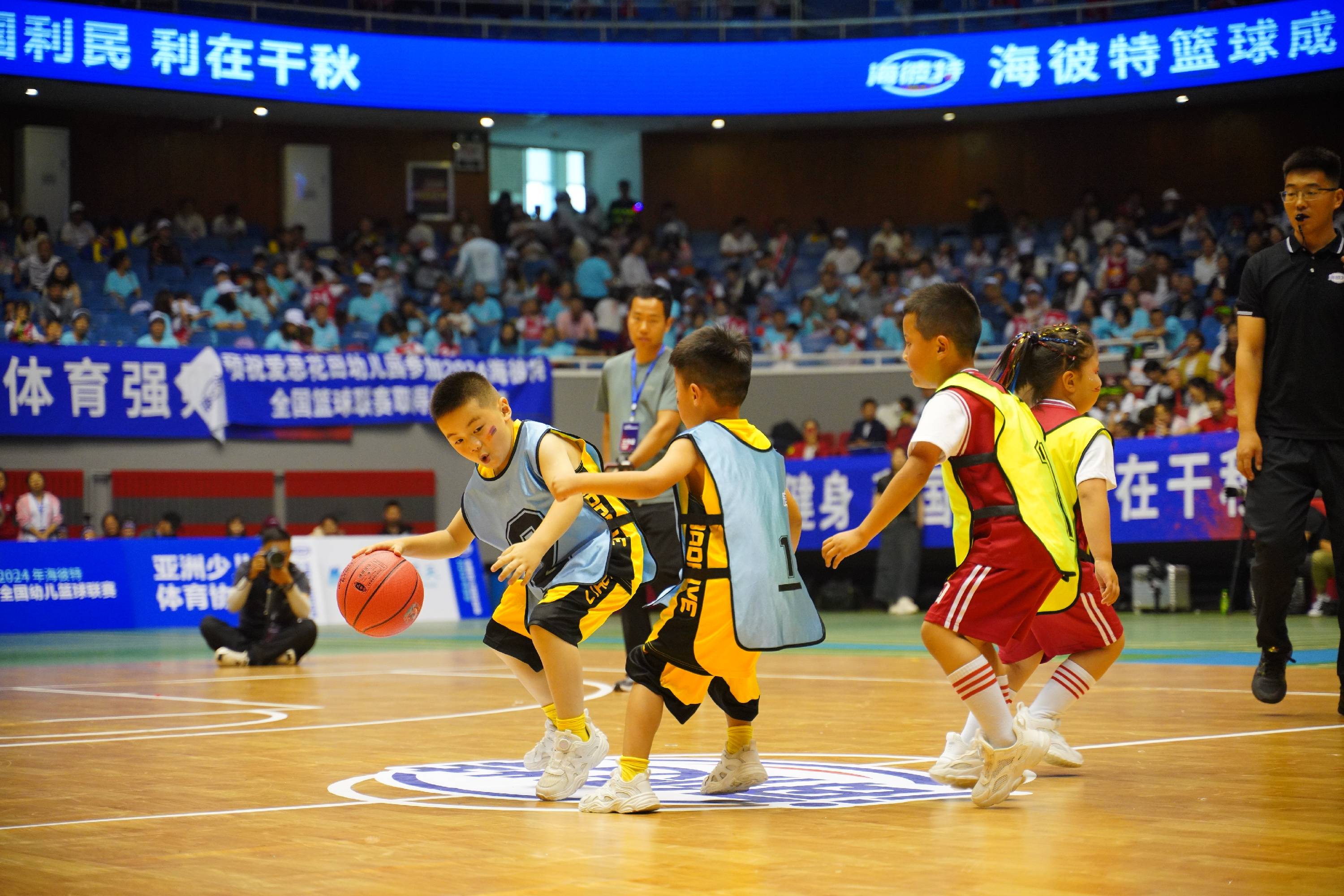 国际篮球赛场上各擒各奋勇争先